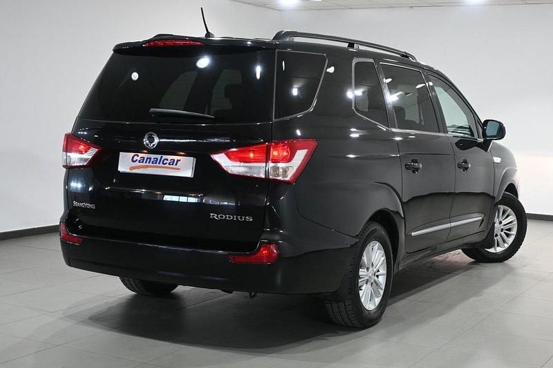 Usado SsangYong Rodius 155 CV (114 kW) 2016 Negro Monovolumen