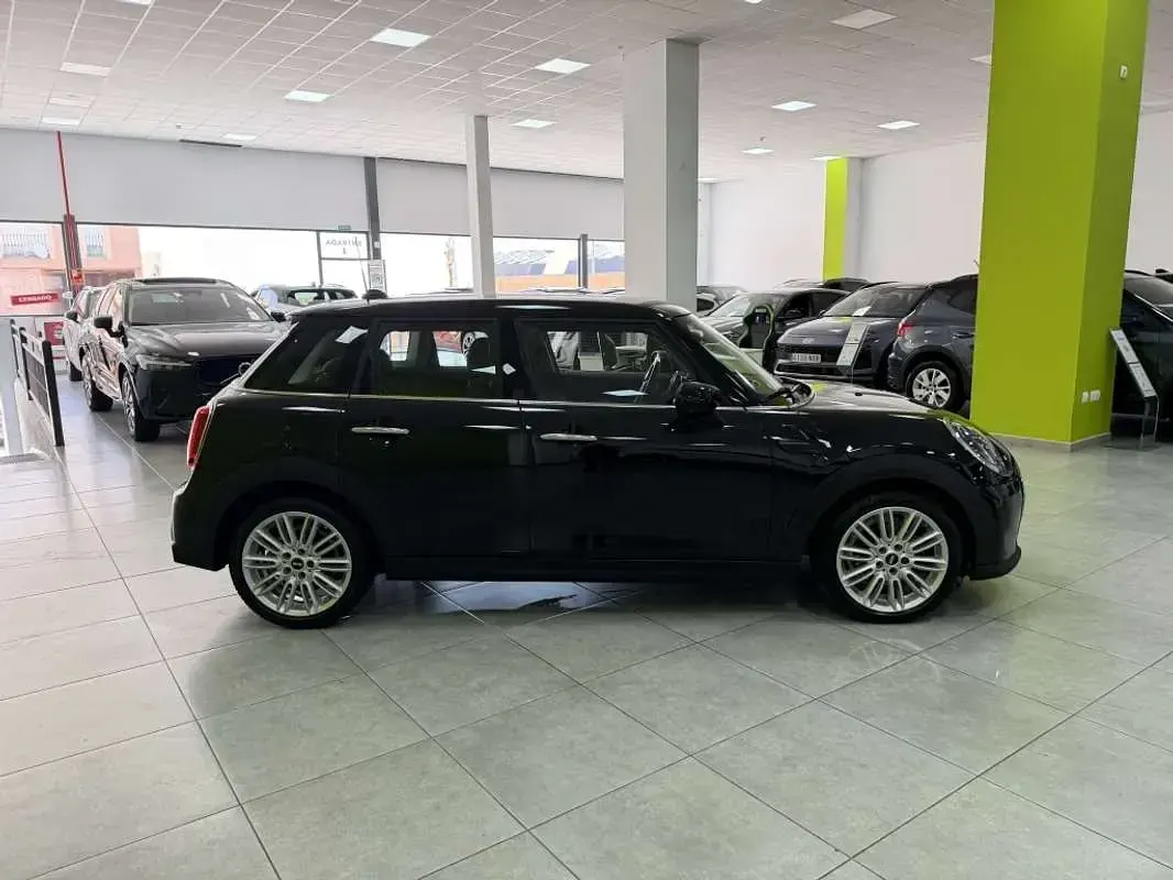 Usado Mini Cooper 136 CV (100 kW) 2023 Negro Utilitario