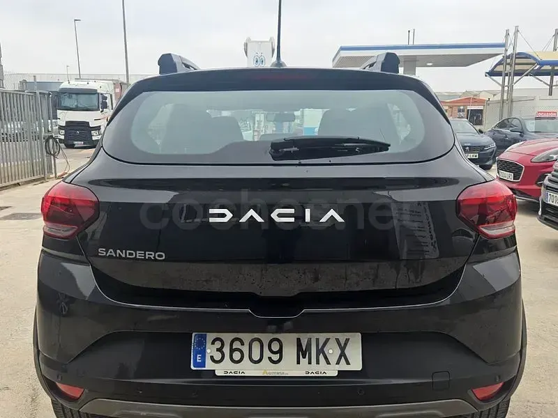 Usado Dacia Sandero Essentiel 91 CV (66 kW) 2023 Negro Berlina