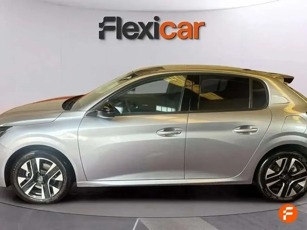 Usado Peugeot 208 Allure 101 CV (74 kW) 2025 Gris Utilitario