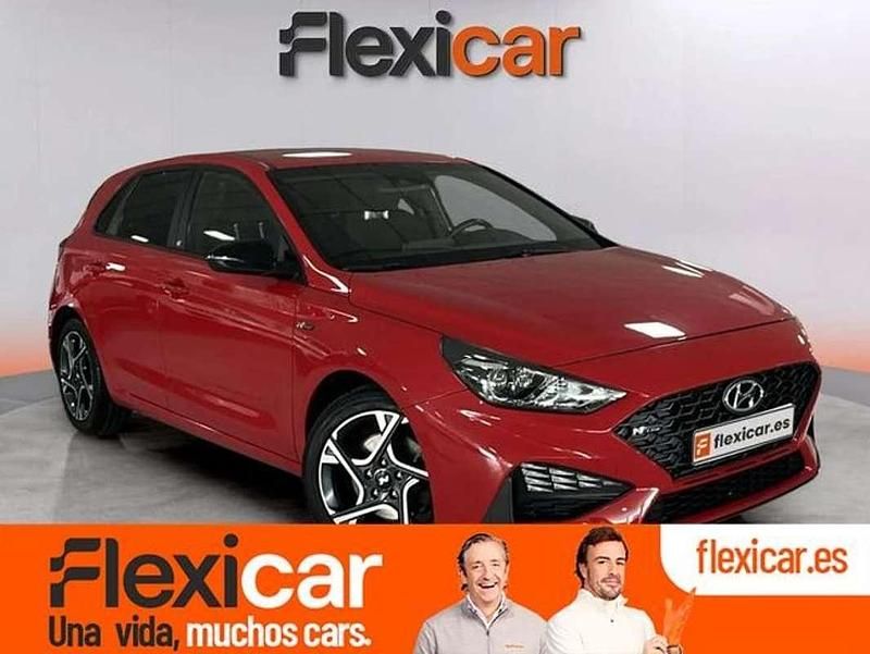 Usado Hyundai i30 N Line 120 CV (88 kW) 2023 Rojo Berlina