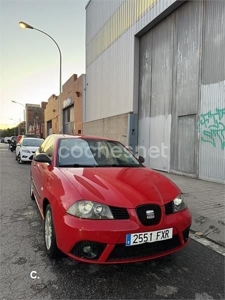 Rojo Usado 2007 Seat Ibiza Reference Berlina | 2950 € (Precio justo) - Imagen 1/4