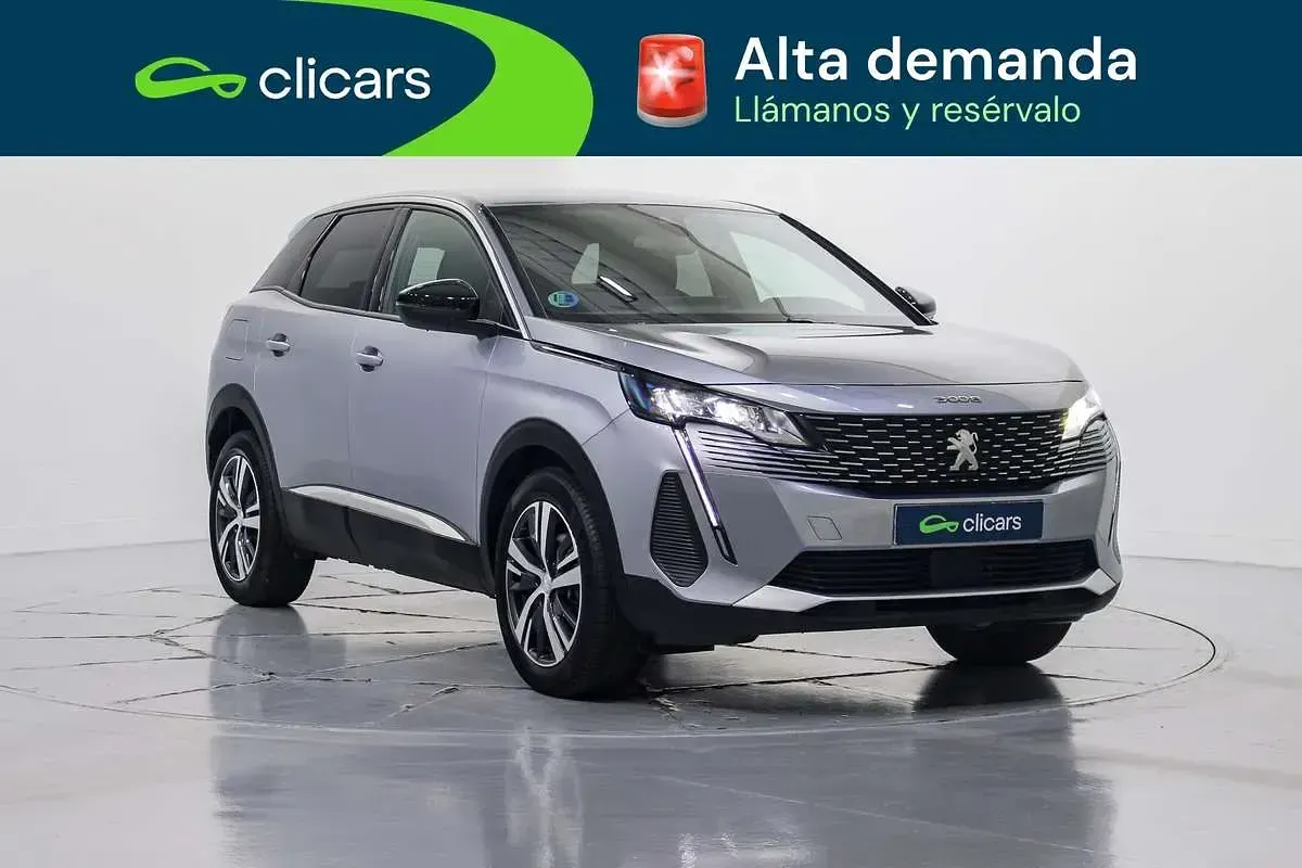 Usado Peugeot 3008 Allure 136 CV (100 kW) 2024 Plateado SUV