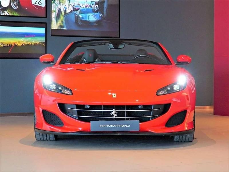 Usado Ferrari Portofino 600 CV (441 kW) 2018 Rosso scuderia Descapotable