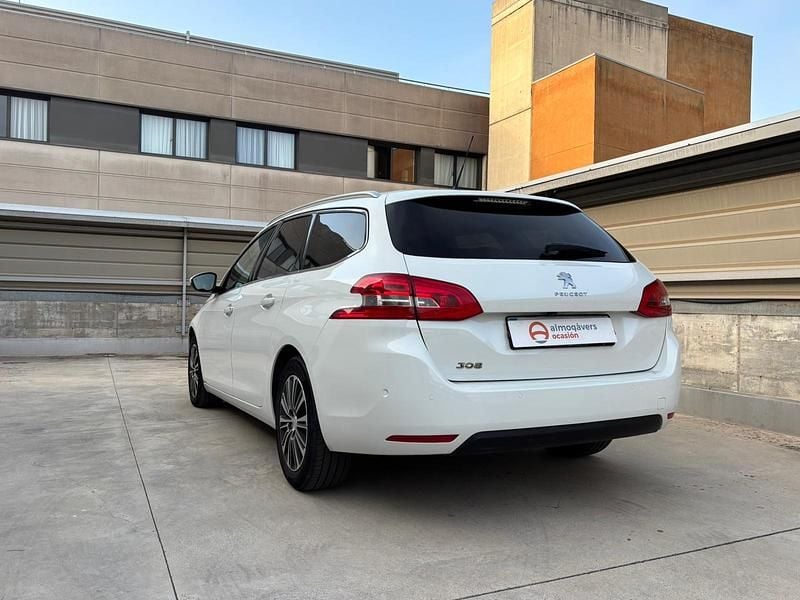 Usado Peugeot 308 Allure 130 CV (95 kW) 2017 Blanco Familiar