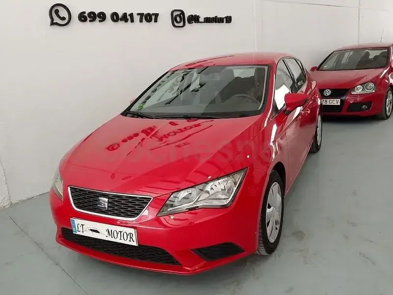 Usado Seat Leon Reference 105 CV (77 kW) 2013 Rojo Berlina