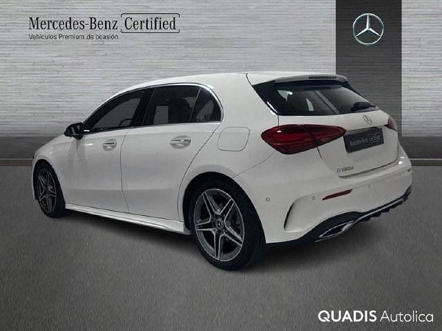 Usado Mercedes A180 AMG line 116 CV (85 kW) 2024 Blanco polar