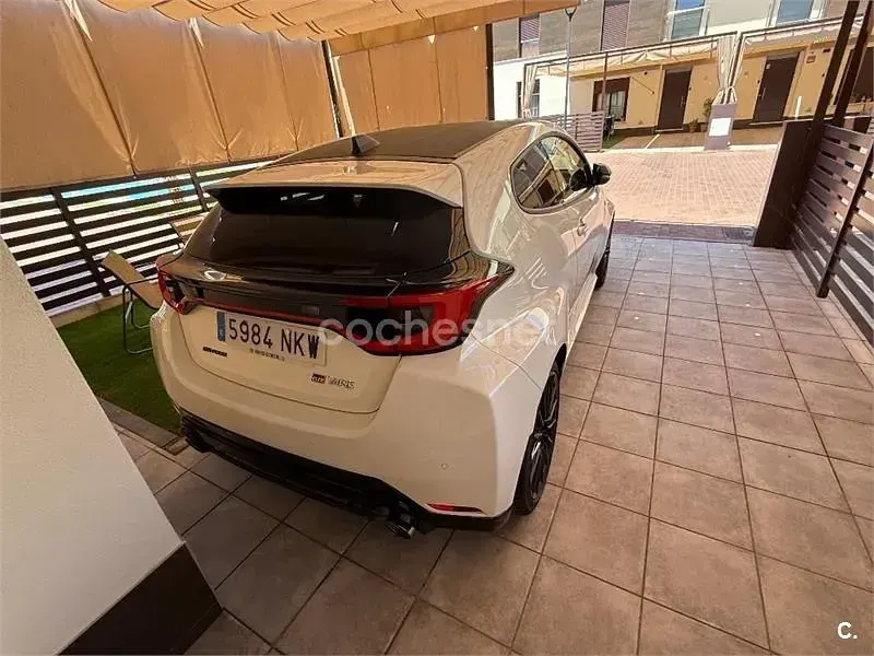 Usado Toyota Yaris 280 CV (205 kW) 2026 Blanco Utilitario