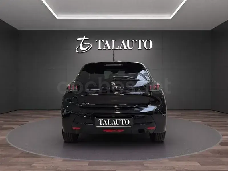 Usado Peugeot 208 Allure 100 CV (73 kW) 2022 Negro Utilitario