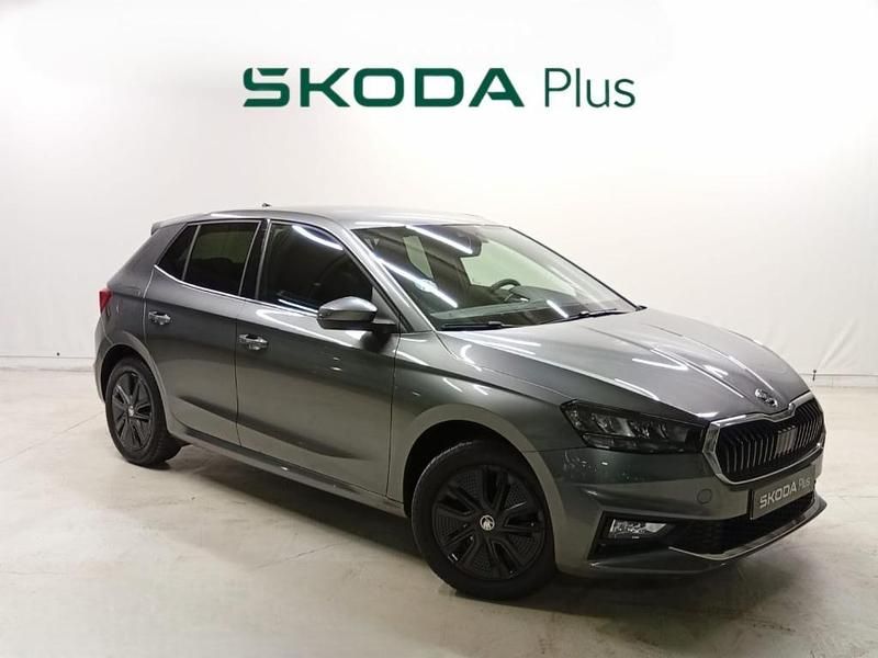 Gris Usado 2024 Skoda Fabia Berlina | 18.900 € (Precio justo) - Imagen 1/4