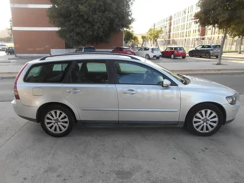 Usado Volvo V50 Momentum 136 CV (100 kW) 2005 Gris / plata Familiar