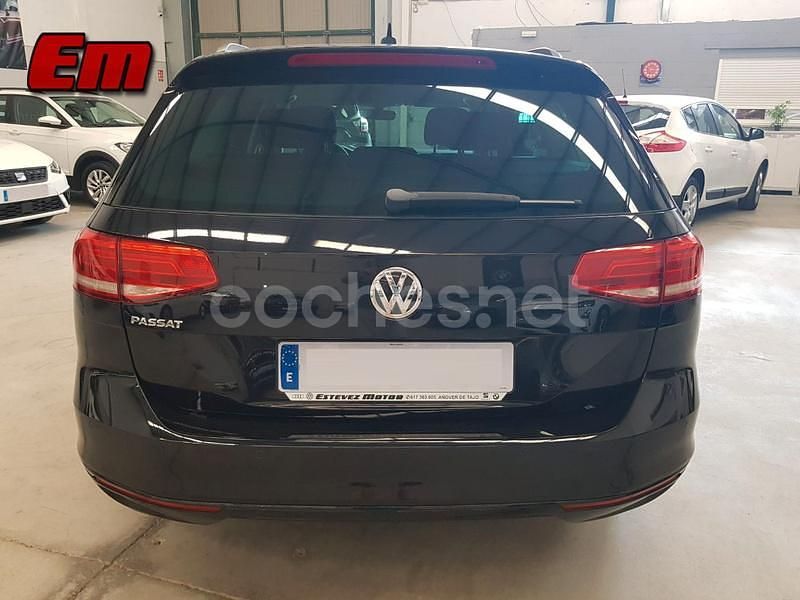 Usado VW Passat Advance 150 CV (110 kW) 2018 Negro Familiar