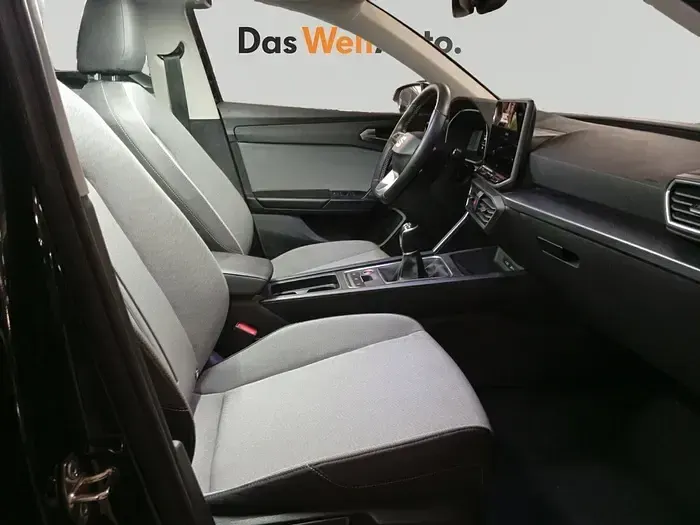 Usado Seat Leon Style 116 CV (85 kW) 2025 Negro
