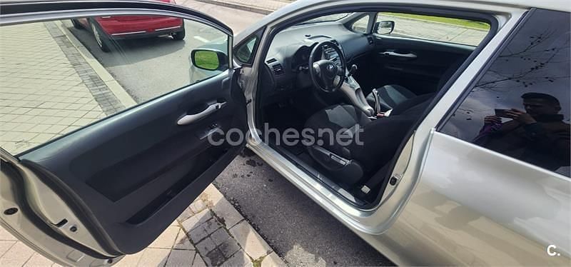 Usado Toyota Auris Luna 90 CV (66 kW) 2007 Gris / plata Utilitario