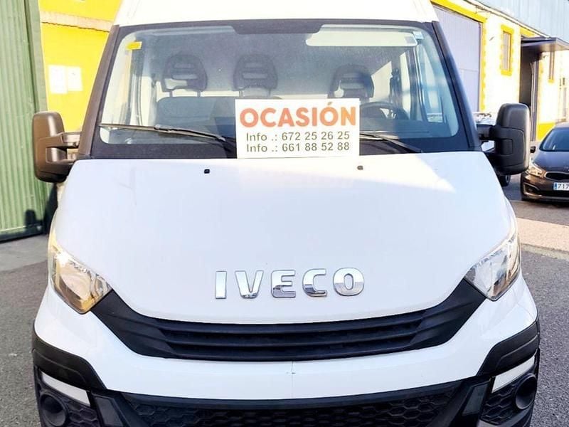 Usado Iveco Daily 126 CV (92 kW) 2017 Blanco Berlina
