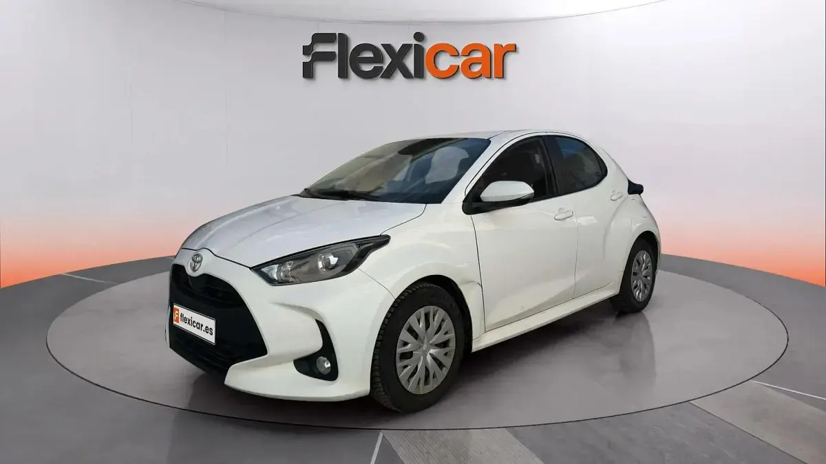 Usado Toyota Yaris 72 CV (52 kW) 2023 Blanco Utilitario