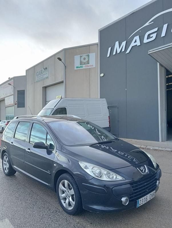 Usado Peugeot 307 110 CV (80 kW) 2006 Negro Familiar