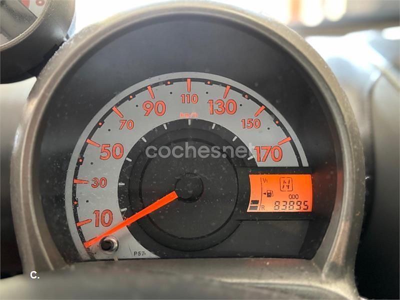 Usado Peugeot 107 68 CV (50 kW) 2010 Blanco Utilitario