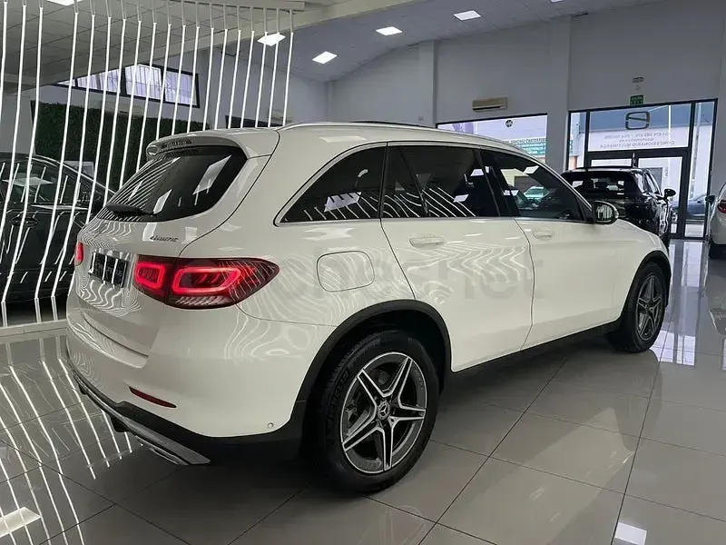 Usado Mercedes GLC300 245 CV (180 kW) 2021 Blanco SUV