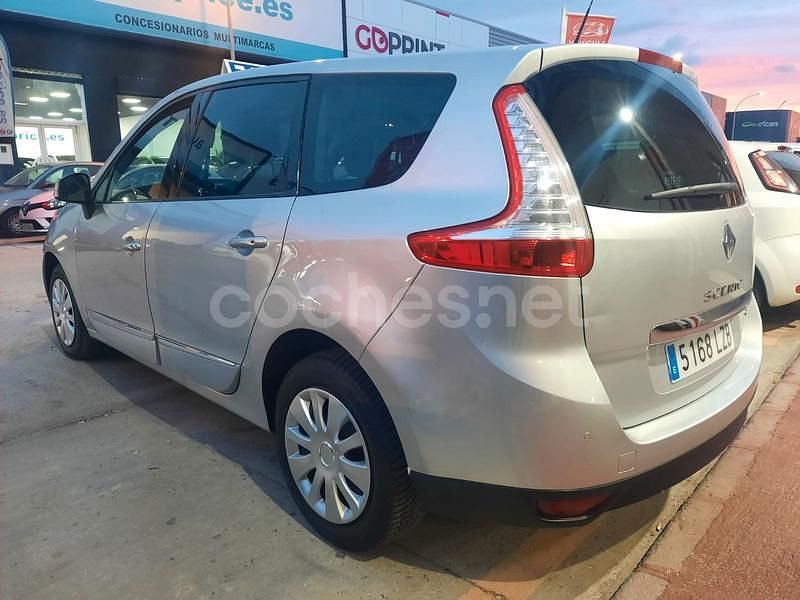 Usado Renault Grand Scénic III Bose Edition 130 CV (95 kW) 2015 Gris / plata Monovolumen