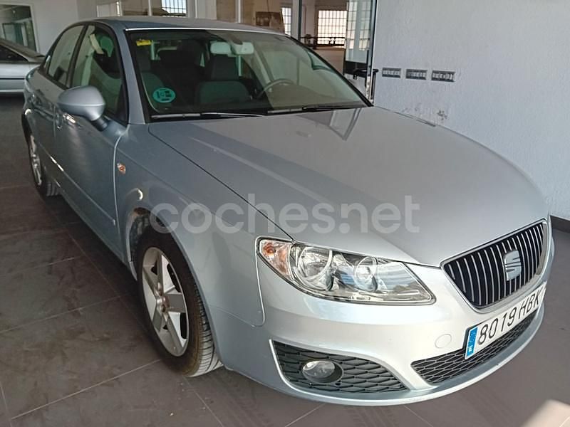 Usado Seat Exeo Reference 120 CV (88 kW) 2011 Gris / plata Berlina