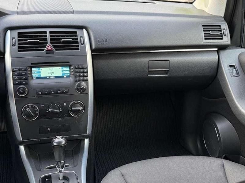 Usado Mercedes B170 116 CV (85 kW) 2008 Plateado Monovolumen