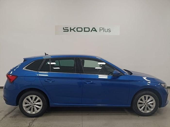 Usado Skoda Scala Ambition 110 CV (80 kW) 2023 Azul Utilitario