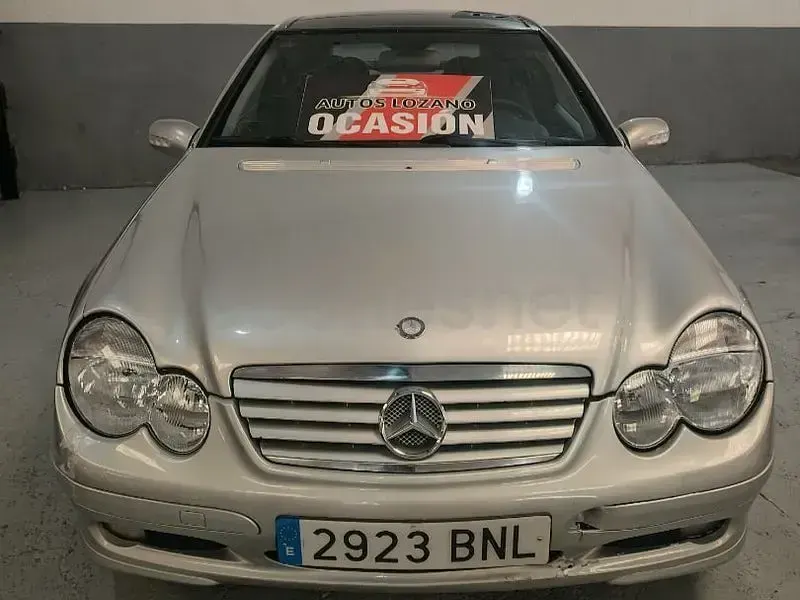 Usado Mercedes C220 143 CV (105 kW) 2001 Gris / plata Berlina