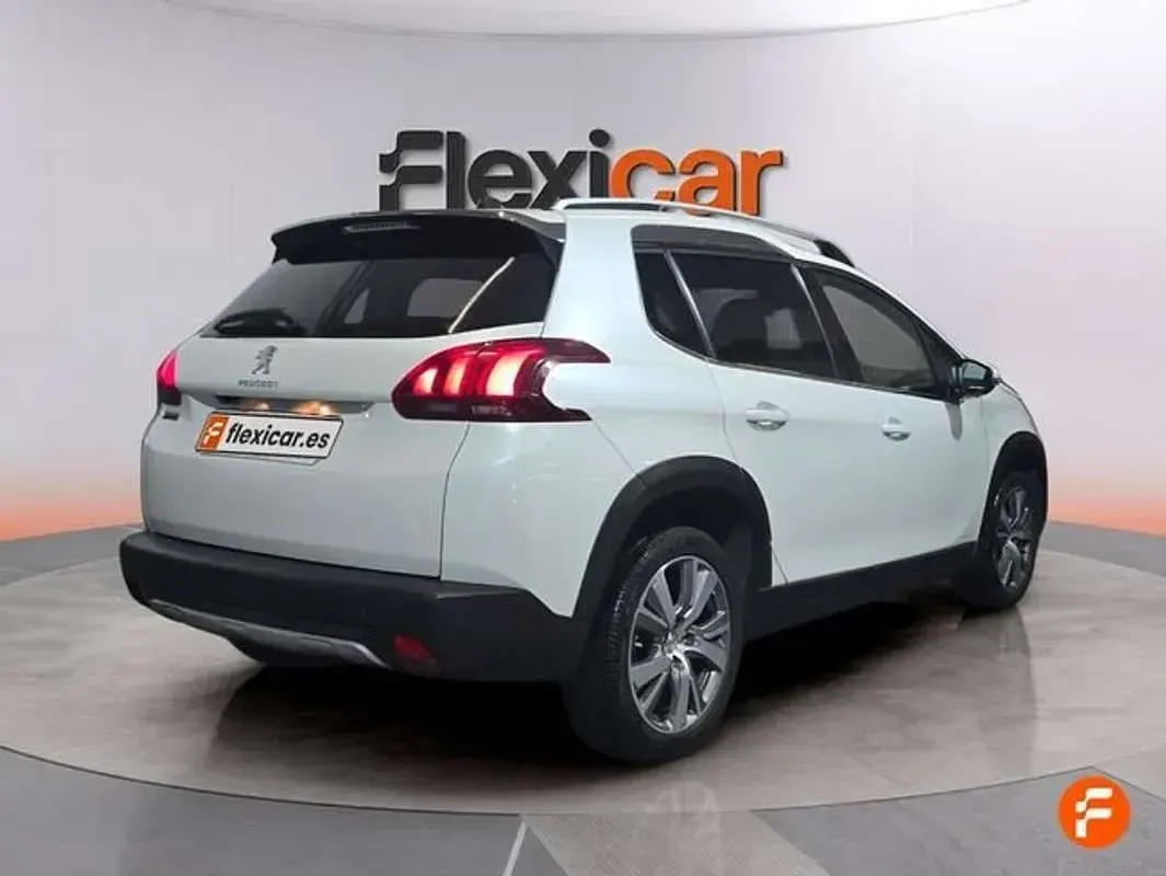 Usado Peugeot 2008 Allure 131 CV (96 kW) 2018 Blanco SUV