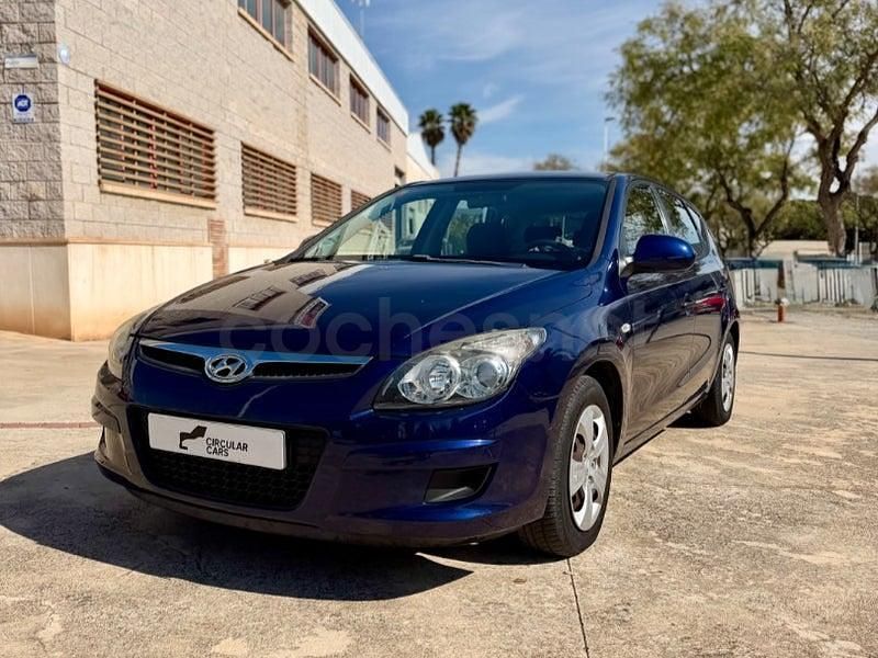 Usado Hyundai i30 Comfort 109 CV (80 kW) 2010 Azul Berlina