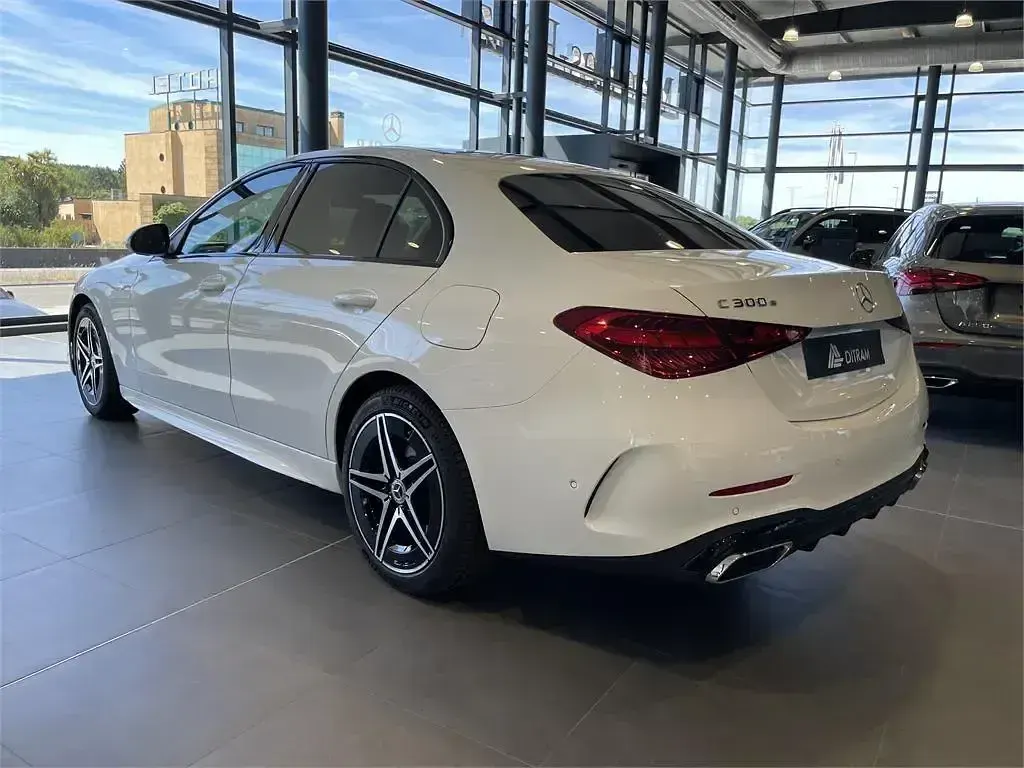 Nuevo Mercedes E300 313 CV (230 kW) 2026 Blanco Berlina