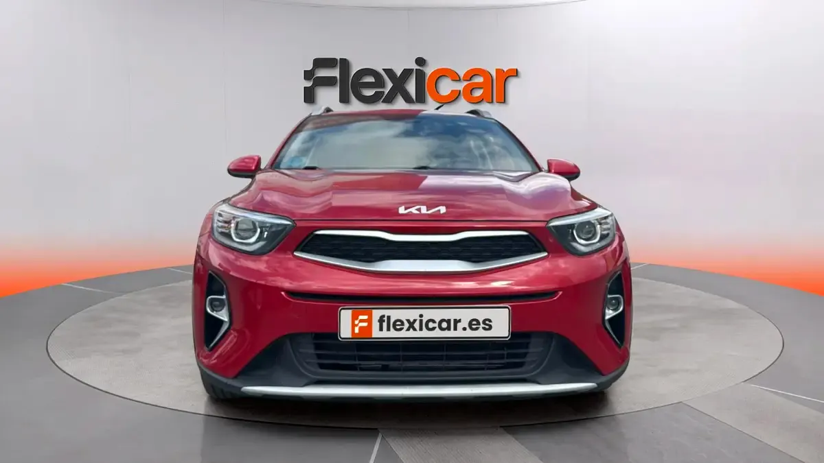 Usado Kia Stonic 84 CV (61 kW) 2022 Granate SUV