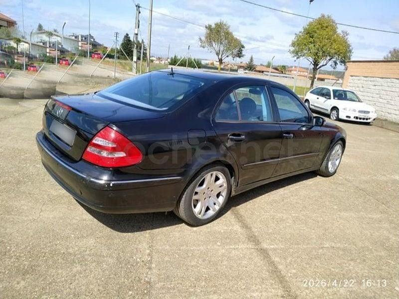 Usado Mercedes E320 Avantgarde 224 CV (164 kW) 2007 Negro Berlina