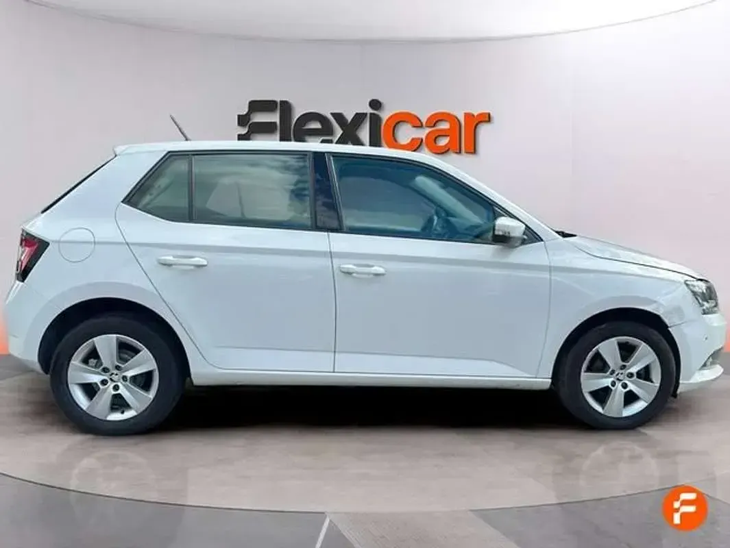 Usado Skoda Fabia 60 CV (44 kW) 2018 Blanco Utilitario