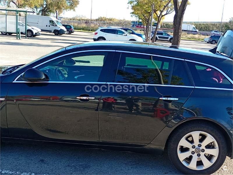 Usado Opel Insignia Sportive 160 CV (117 kW) 2013 Negro Familiar