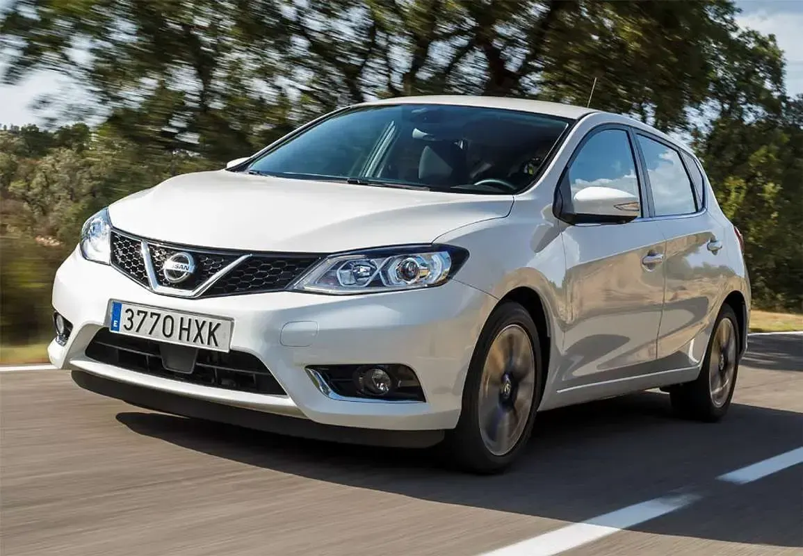 Usado Nissan Pulsar Acenta 116 HP (85 kW) 2015 Vermelho Citadino