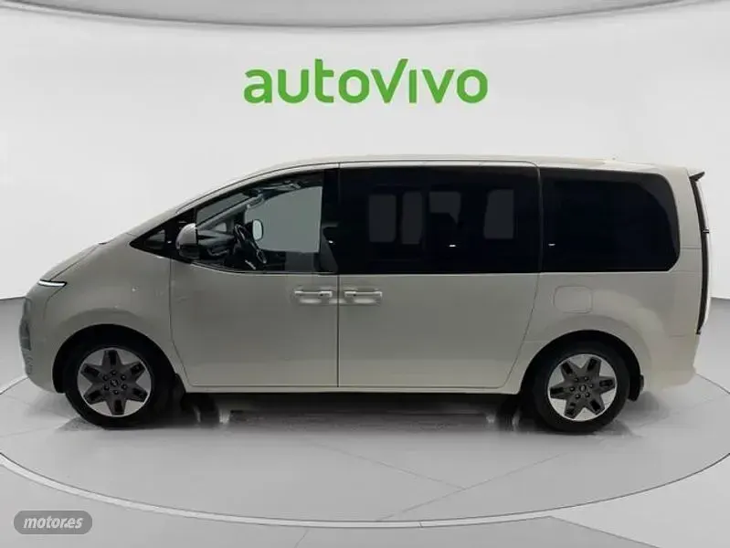 Usado Hyundai Staria 177 CV (130 kW) 2022 Blanco Monovolumen