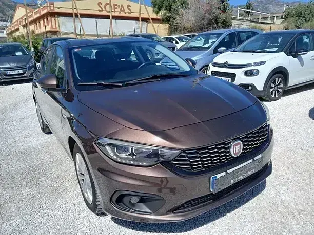 Usado Fiat Tipo Easy 95 CV (69 kW) 2017 Marrón Utilitario
