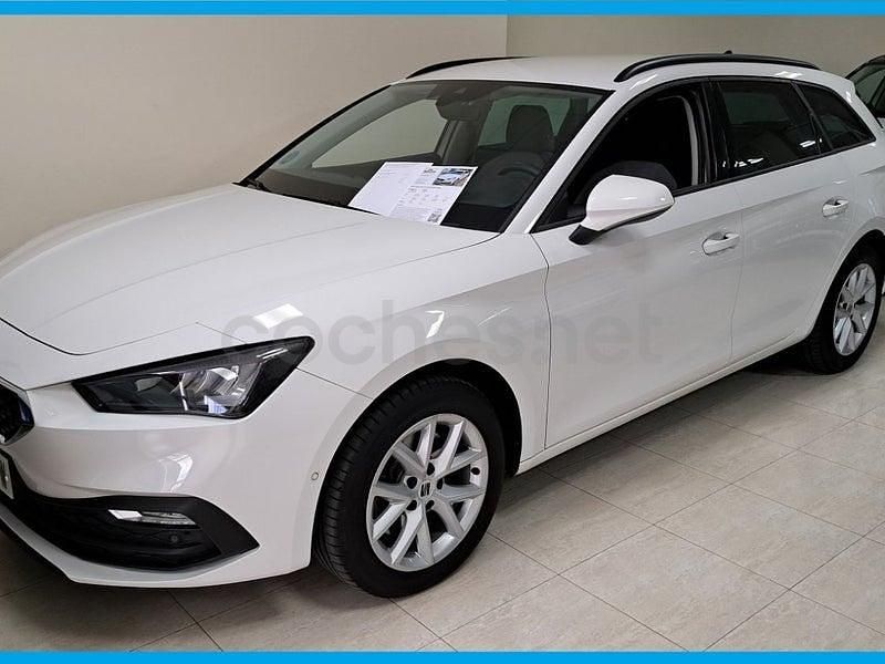 Usado Seat Leon Style 115 CV (84 kW) 2022 Blanco Familiar