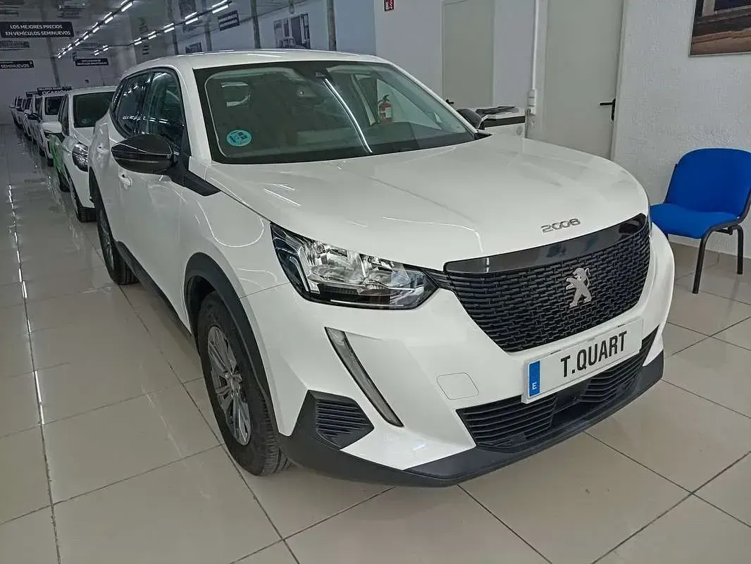 Usado Peugeot 2008 Active 131 CV (96 kW) 2022 Blanco SUV
