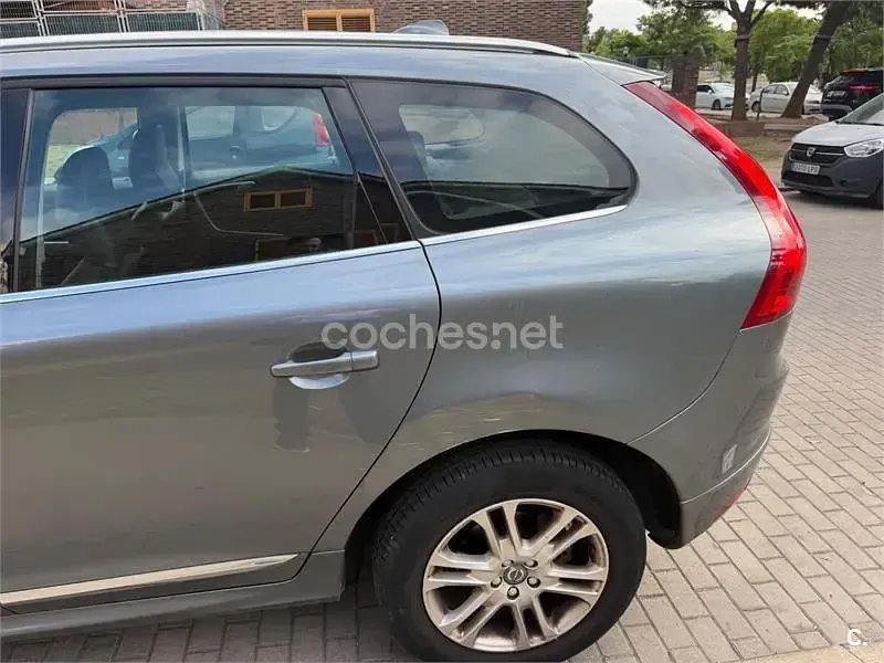 Usado Volvo XC60 Momentum 181 CV (133 kW) 2016 Gris / plata SUV