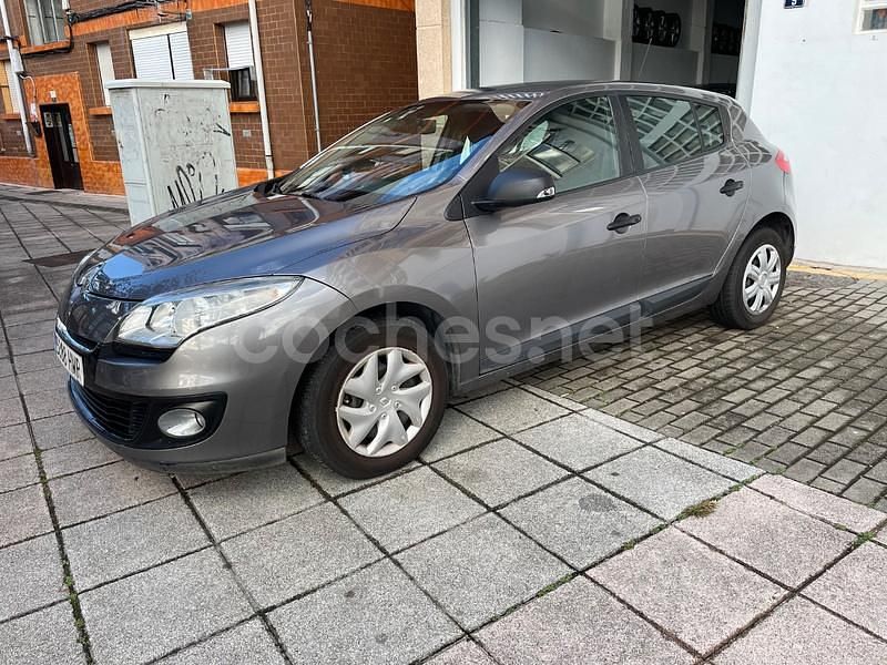 Usado Renault Mégane Authentique 90 CV (66 kW) 2012 Gris / plata Berlina