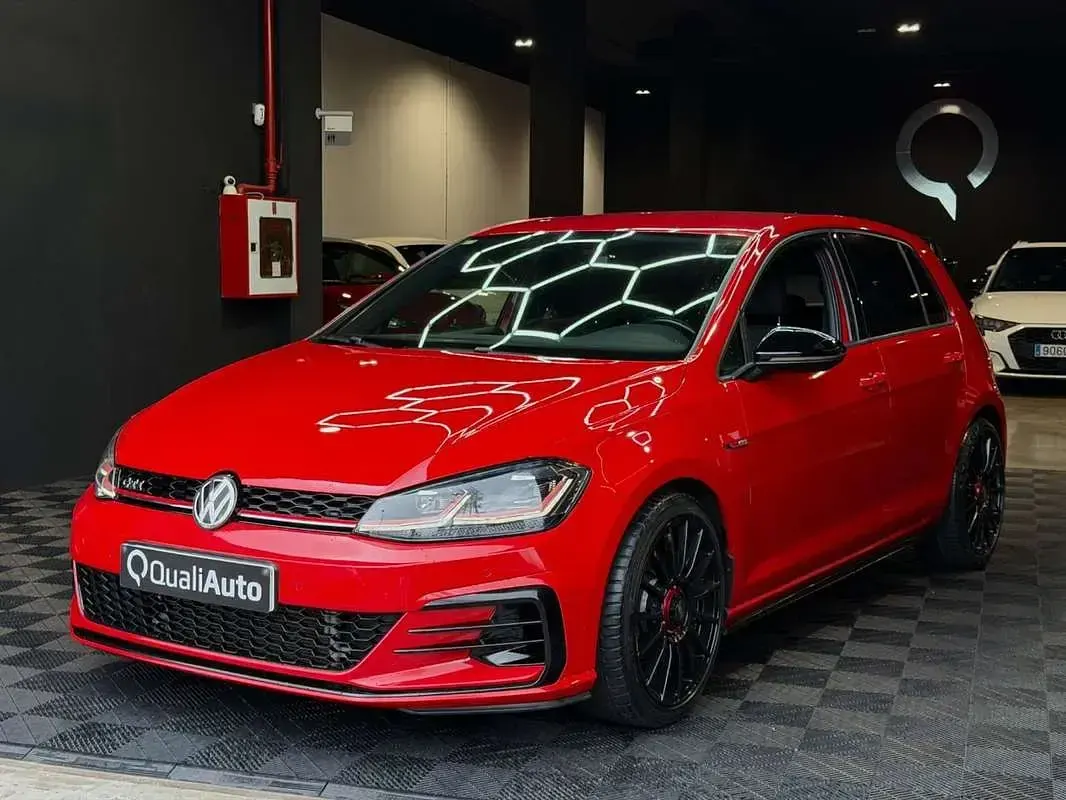 Usado VW Golf VIII GTI 245 CV (180 kW) 2020 Rojo Utilitario