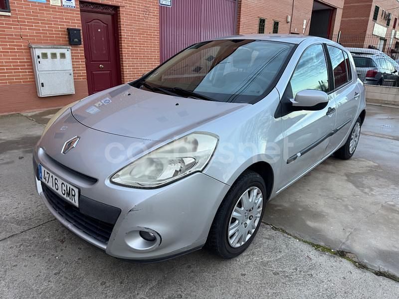 Gris / plata Usado 2009 Renault Clio II Business Berlina | 3990 € (Buen precio) - Imagen 1/4