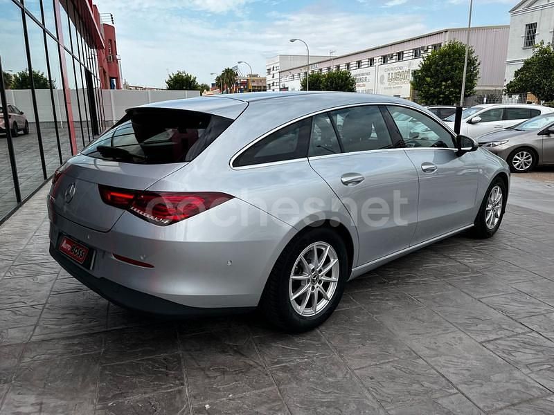 Usado Mercedes CLA200 Shooting Brake 150 CV (110 kW) 2020 Gris / plata Familiar