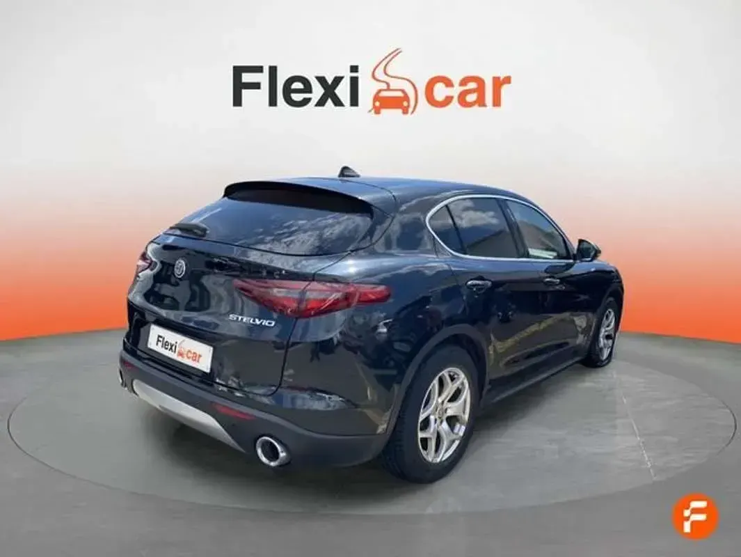 Usado Alfa Romeo Stelvio Super 190 CV (139 kW) 2019 Negro SUV