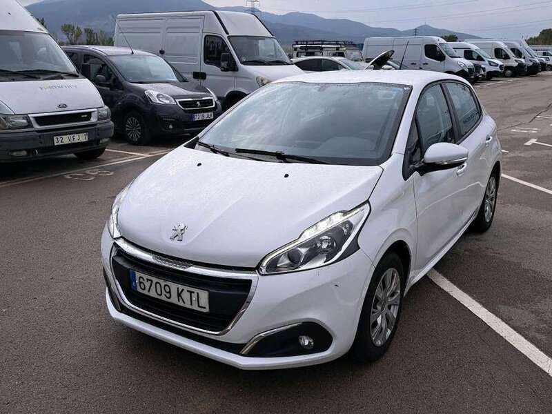 Blanco Usado 2019 Peugeot 208 Active Utilitario | 8000 € (Super precio) - Imagen 1/4