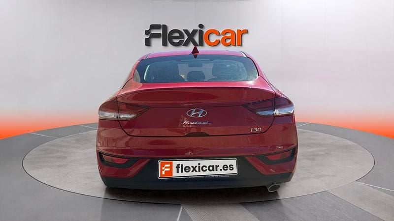 Usado Hyundai i30 Style 140 CV (102 kW) 2019 Rojo Berlina