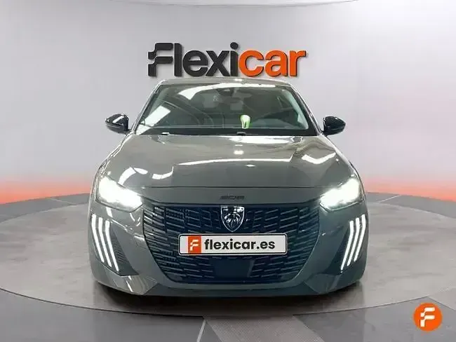 Usado Peugeot 208 Allure 100 CV (73 kW) 2025 Gris Utilitario