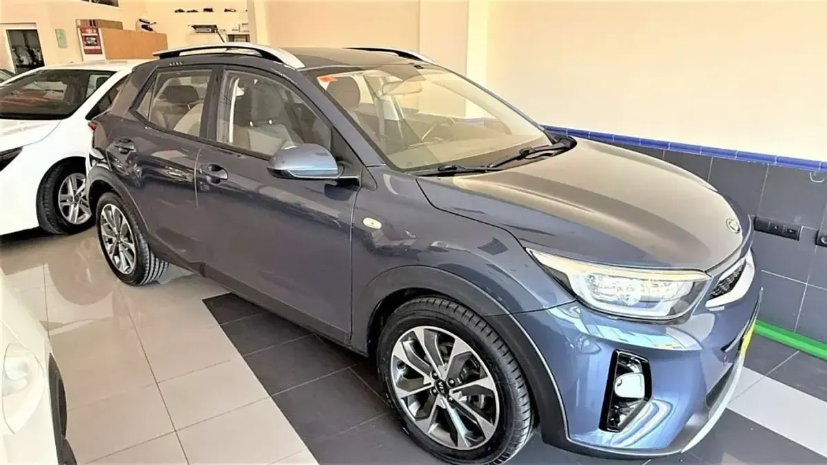 Usado Kia Stonic 101 CV (74 kW) 2020 Azul SUV
